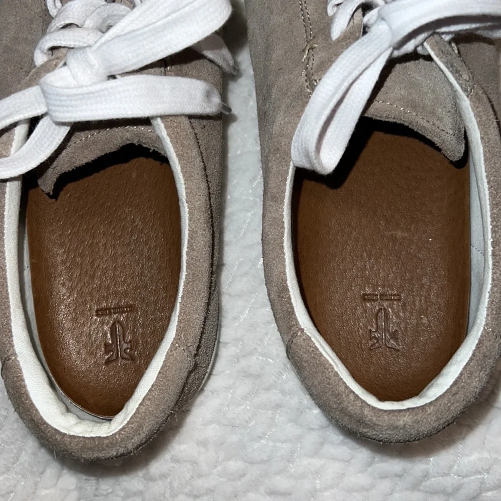 Frye Kerry Low Top Lace Up Women Sneaker Size 9.5M Tan Suede
